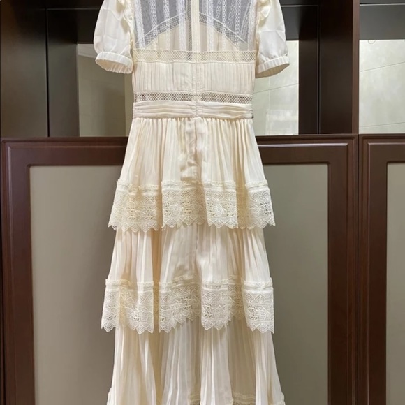 Beige Luxury Lace High Quality Ruffle Summer - Picture 9 of 11